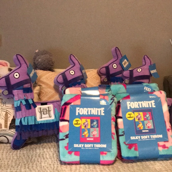 *LAST ONE* Fortnite Pillow and Blanket Bundle - Picture 4 of 4